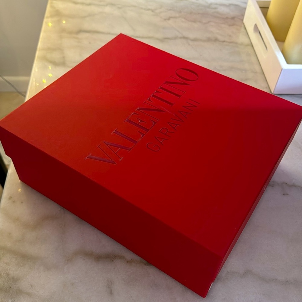 Valentino Garavani Shoe Box ONLY - Picture 2 of 4